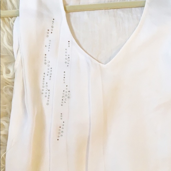 White blouse - Picture 2 of 3